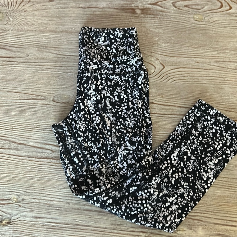 Lululemon align crop 21” chirasu black size 4.